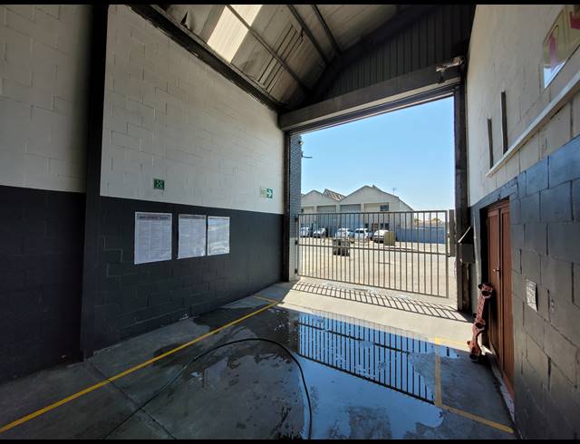 707M² WAREHOUSE TO LET IN OKAVANGO PARK